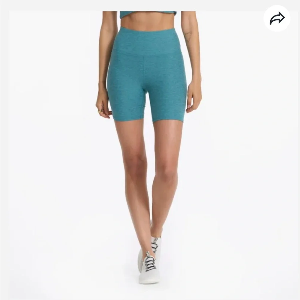 NWT Vuori Clean Elevation Shorty in Luna Heather - Picture 2 of 5